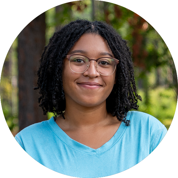 Headshot photo of Leah Saunders